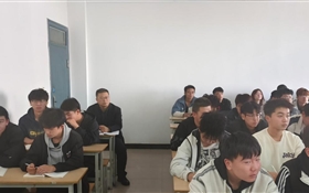 校長(zhǎng)李海軍深入教學(xué)一線聽(tīng)課 調(diào)研指導(dǎo)思政課教學(xué)工作