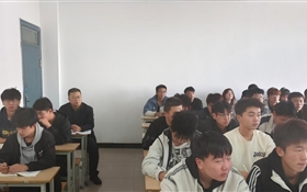 校長(zhǎng)李海軍深入教學(xué)一線聽(tīng)課 調(diào)研指導(dǎo)思政課教學(xué)工作